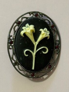 Vintage 1960's Cameo Brooch with Cream Lily Motif on Black
